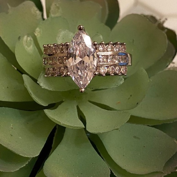 wedding ring - Picture 9 of 11